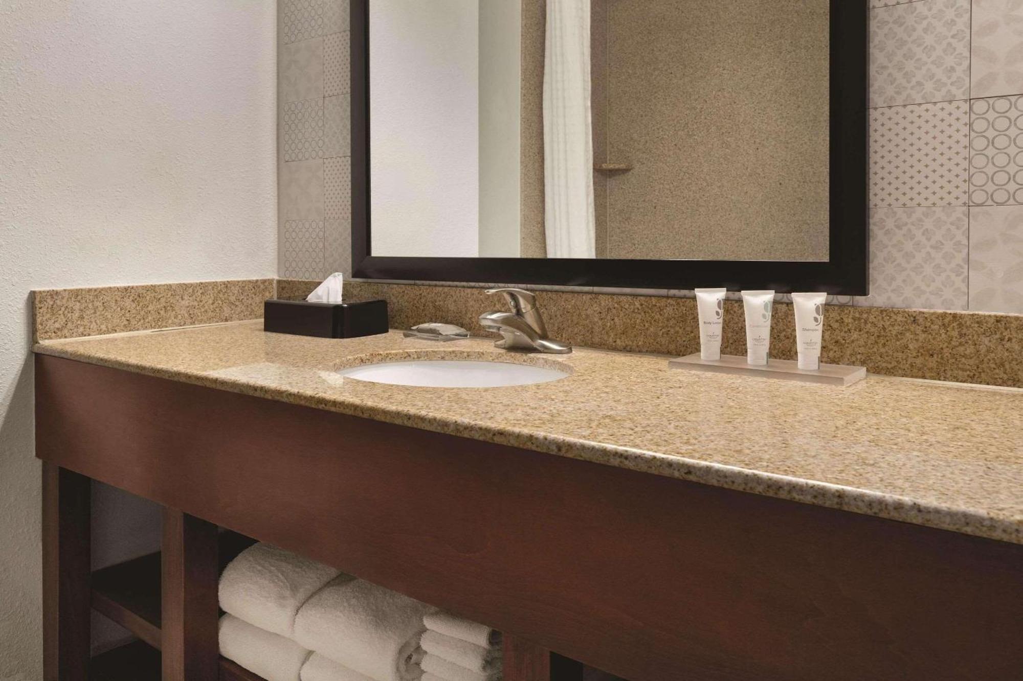 Country Inn & Suites By Radisson, Madison, Al מראה חיצוני תמונה